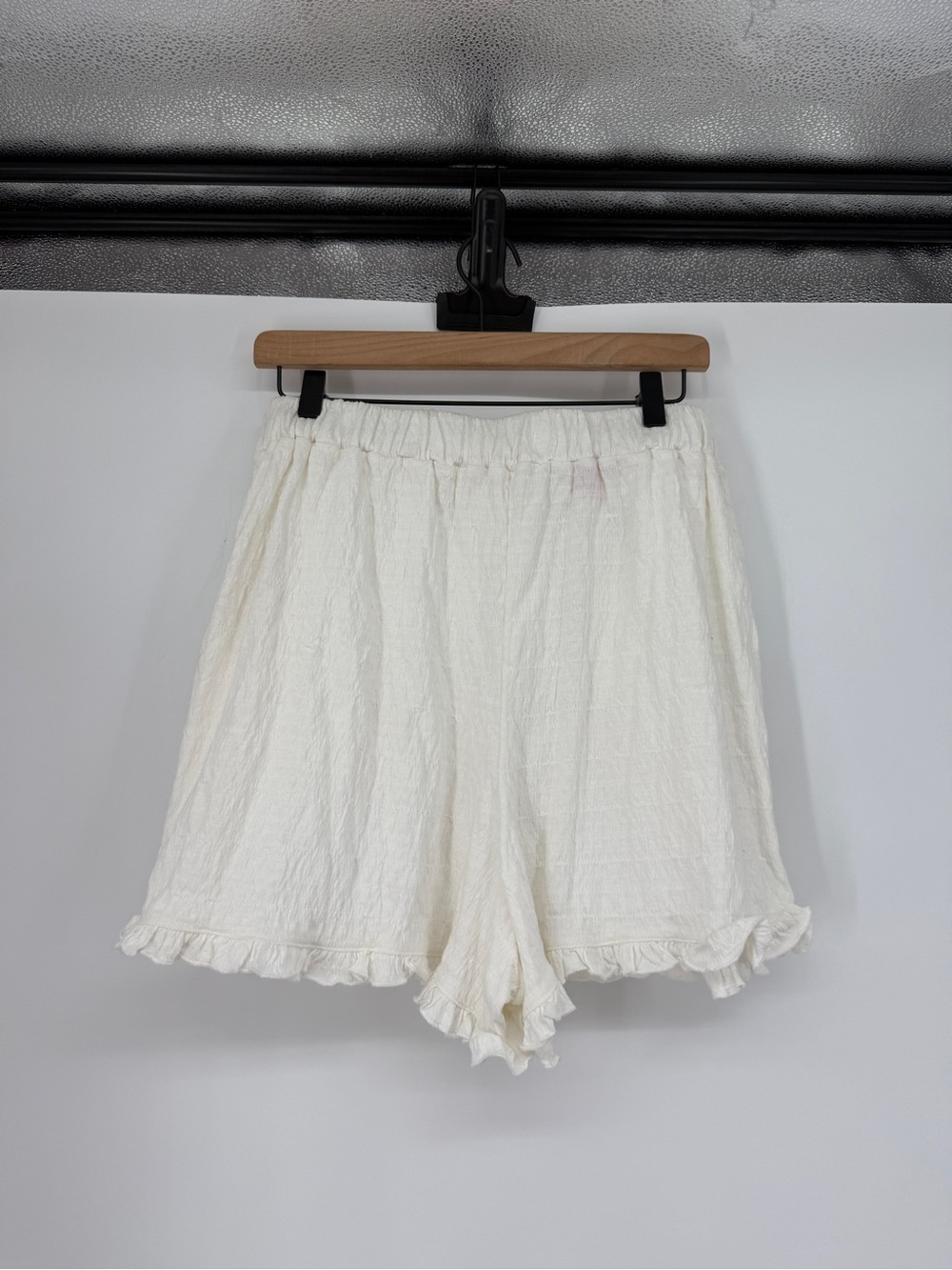 High Waist Ruffle Cotton Shorts - White - Picture 3 of 13